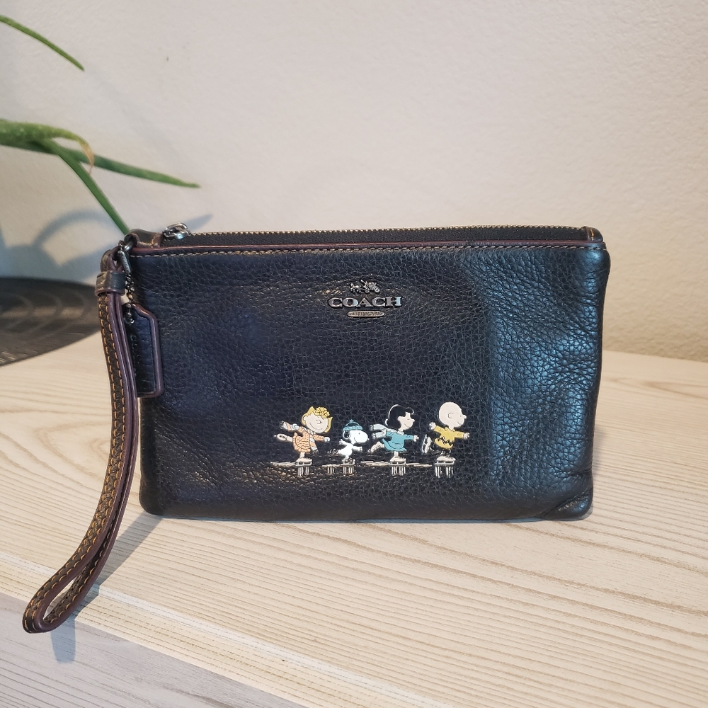 Coach Rare Limited Edition Snoopy Peanuts Black Wristlet FITS A PHONE . SOLD